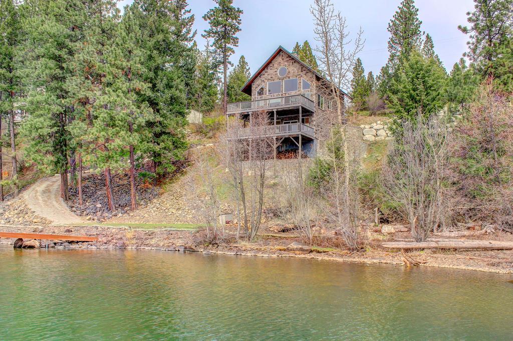 Beautiful Lake Coeur D'Alene Cabin On The Bay 호텔 Mica 외부 사진